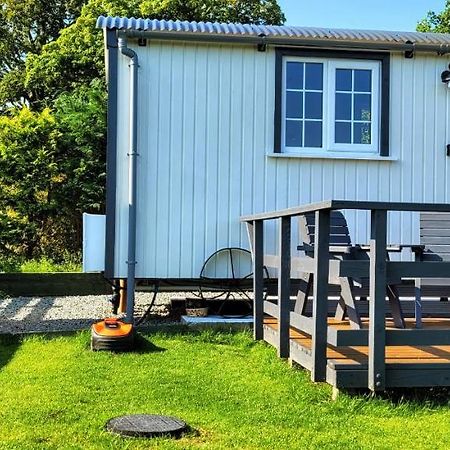 Small Cozy Shepherd Hut 20 By 7 Feet With Boxed In High Double Bed Балмакара Екстериор снимка